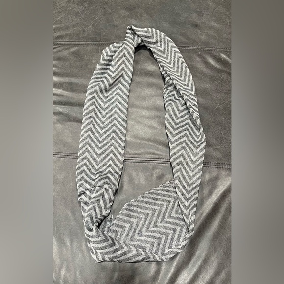 Gray Chevron Patterned Scarf - Picture 1 of 3